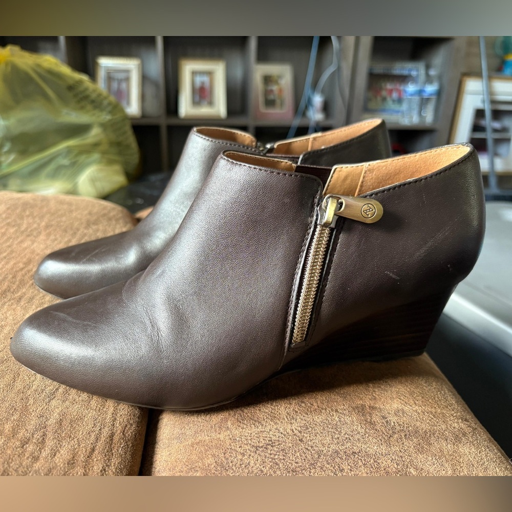 ADRIENNE VITTADINI Brown Leather Ankle Boots